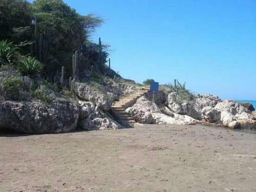Rock Side 3 Bedroom Villa On The Beach