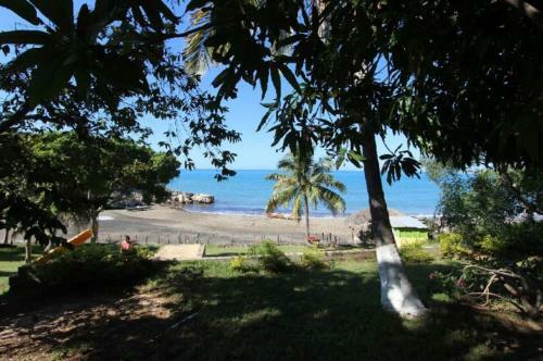 Rock Side 3 Bedroom Villa On The Beach