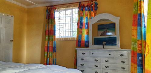 True Treasure In Treasure Beach - Entire Villa