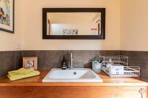 Hideaway Private, Detached Studio Apartment