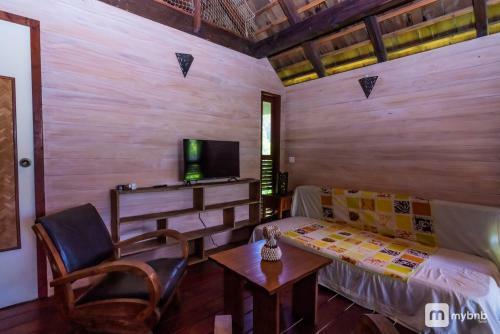 Woodhouse Teavaro In Moorea