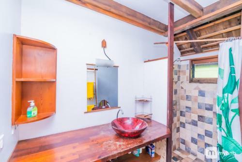 Woodhouse Teavaro In Moorea
