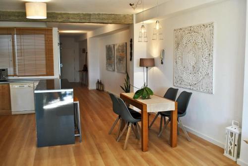 The Boho-chic Oasis, Lovely City Center Apartment