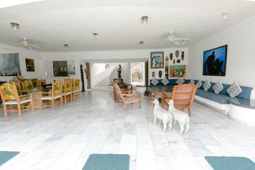 7br Exclusiva Casa En Las Brisas Con Alberca