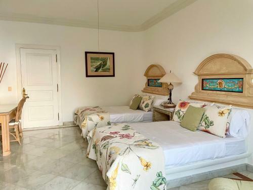Villa Jade Luxury Full Service Staff Villa