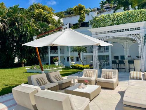 Villa Jade Luxury Full Service Staff Villa