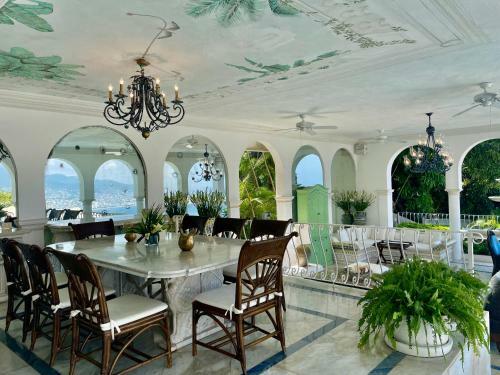 Villa Jade Luxury Full Service Staff Villa