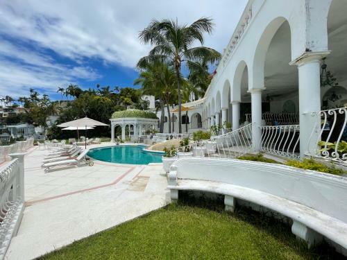 Villa Jade Luxury Full Service Staff Villa