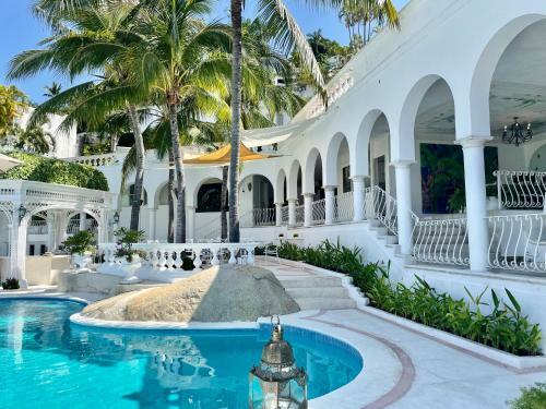 Villa Jade Luxury Full Service Staff Villa