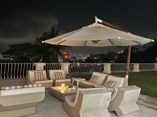 Villa Jade Luxury Full Service Staff Villa