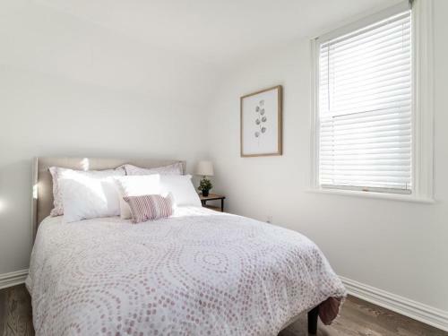 Charming And Newly Renovated Home In Arnprior