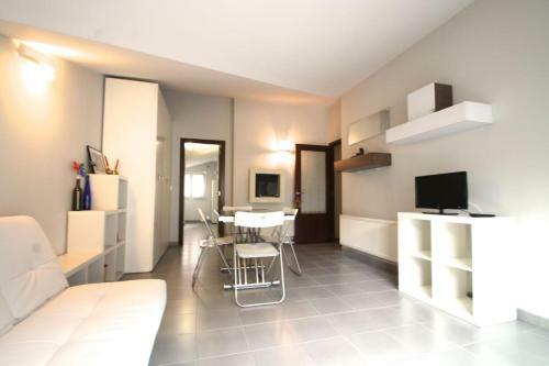 Apartamento Av Carlemany, Centro Comercial