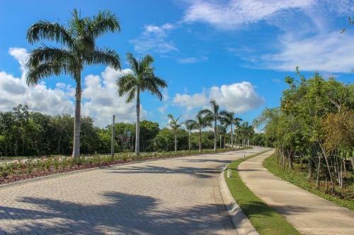 Apartamento Chic Modern Condo Private Balcony Infinity Pool In The Complex Wellness Focused Community