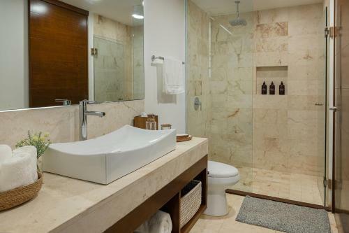 Tranquil Caribbean Apartment With Spacious Lovely Terrace