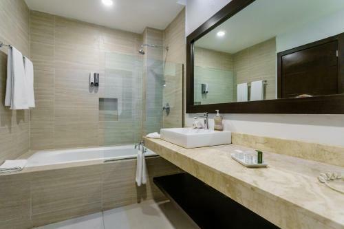 Bellamar! Incredible Beach Front Villa! Accept Events
