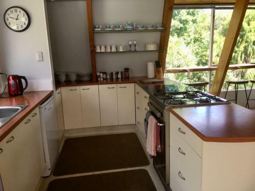 Wooden A-frame By The City And River ????????????