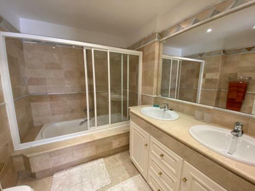 Apartment With Fantastic, Open Sea Views