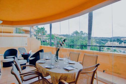 Apartment With Fantastic, Open Sea Views