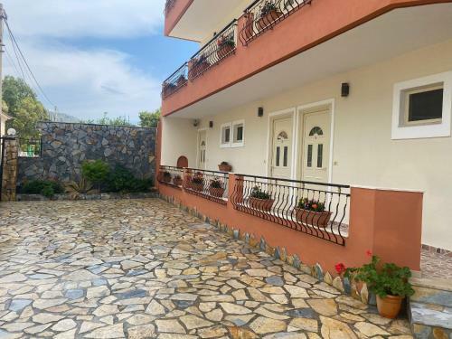 Golden Beach Apartments