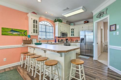 Bright Pastel Island Home With Sunset View And Grill!