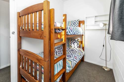 Haruru Drift - Haruru Falls Downstairs Holiday Unit