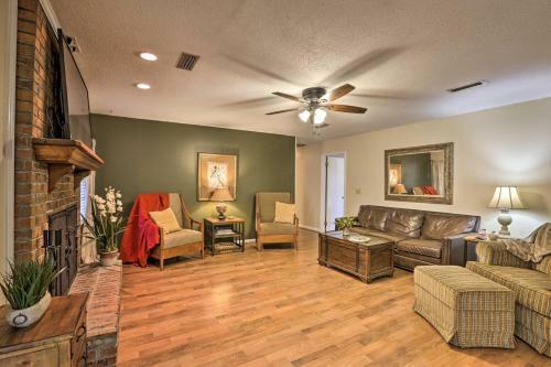 Quiet Dothan House With Fenced Yard And Fire Pit