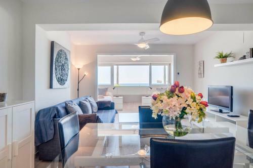 Eden Roc Beachfront Apartments