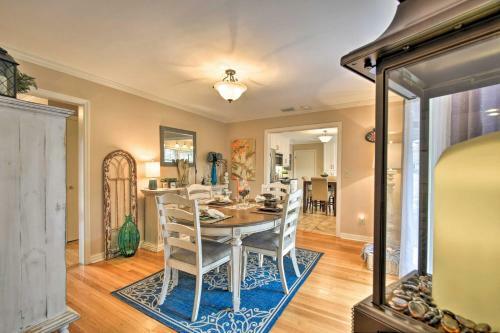 Charming Florence Home With Fireplace And Grill!