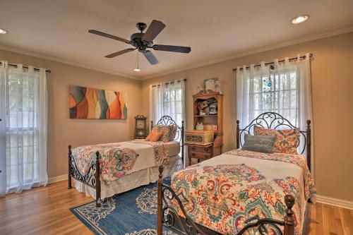 Charming Florence Home With Fireplace And Grill!