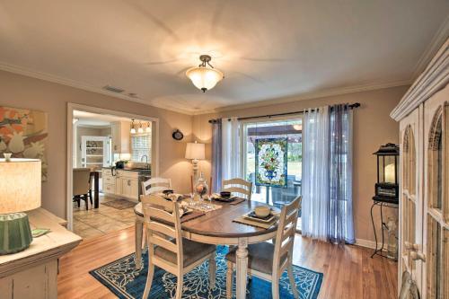 Charming Florence Home With Fireplace And Grill!