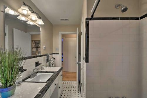 Charming Florence Home With Fireplace And Grill!
