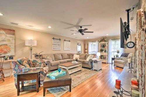 Charming Florence Home With Fireplace And Grill!
