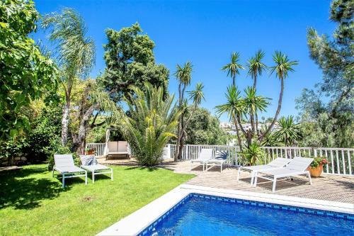 Luxury Villa With Swimming Pool And Jacuzzi