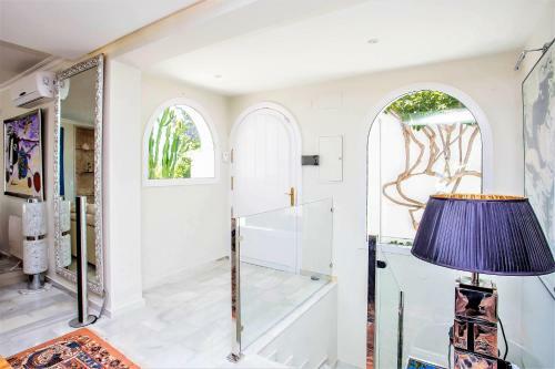 Luxury Villa With Swimming Pool And Jacuzzi
