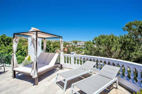 Luxury Villa With Swimming Pool And Jacuzzi