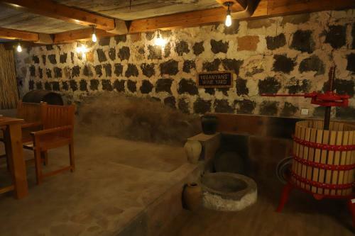 Hostal Yeganyans Guest House And Wine Yard
