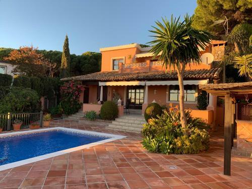 Exclusive Andalusian Villa El Pino In Cabopino