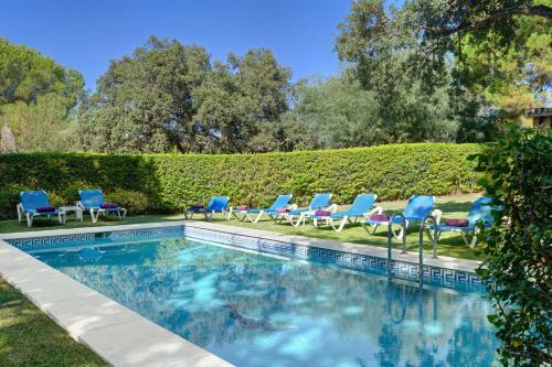 Villa With Private Pool And Garden In Marbella
