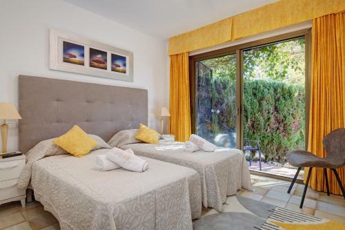 Villa With Private Pool And Garden In Marbella