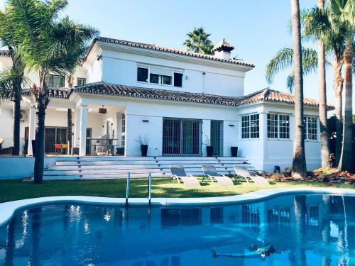 Luxury Beach Villa , Private Pool Do�a Bella