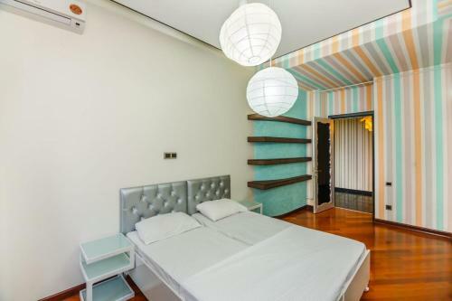 Deluxe Apartment On Tarqovu Centr