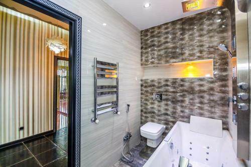 Deluxe Apartment On Tarqovu Centr