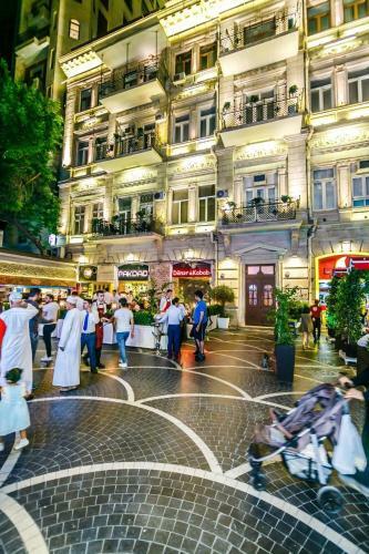 Deluxe Apartment On Tarqovu Centr
