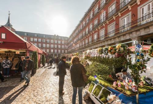 Living Plaza Mayor Apartment