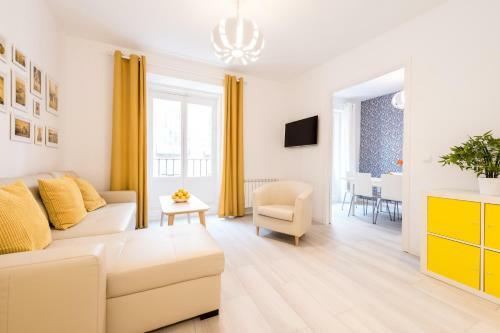 Living Plaza Mayor Apartment
