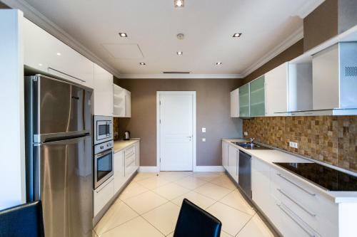 Luxury Central Seaview Apartment