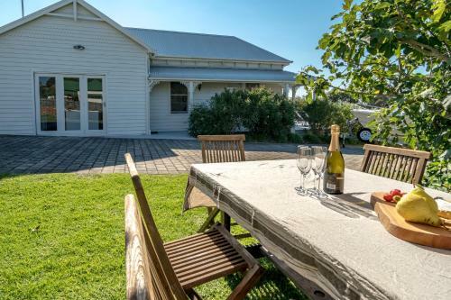 Villa Bridport Beach House