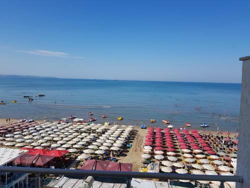 Seaview Apartments Right At The Beach