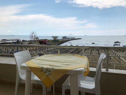 Beach View! Seaside Apartment