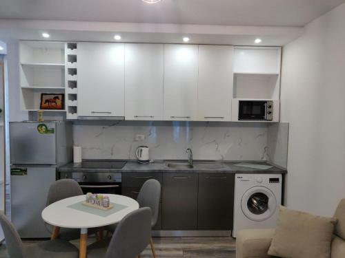 E&a Apartments Guesthouse